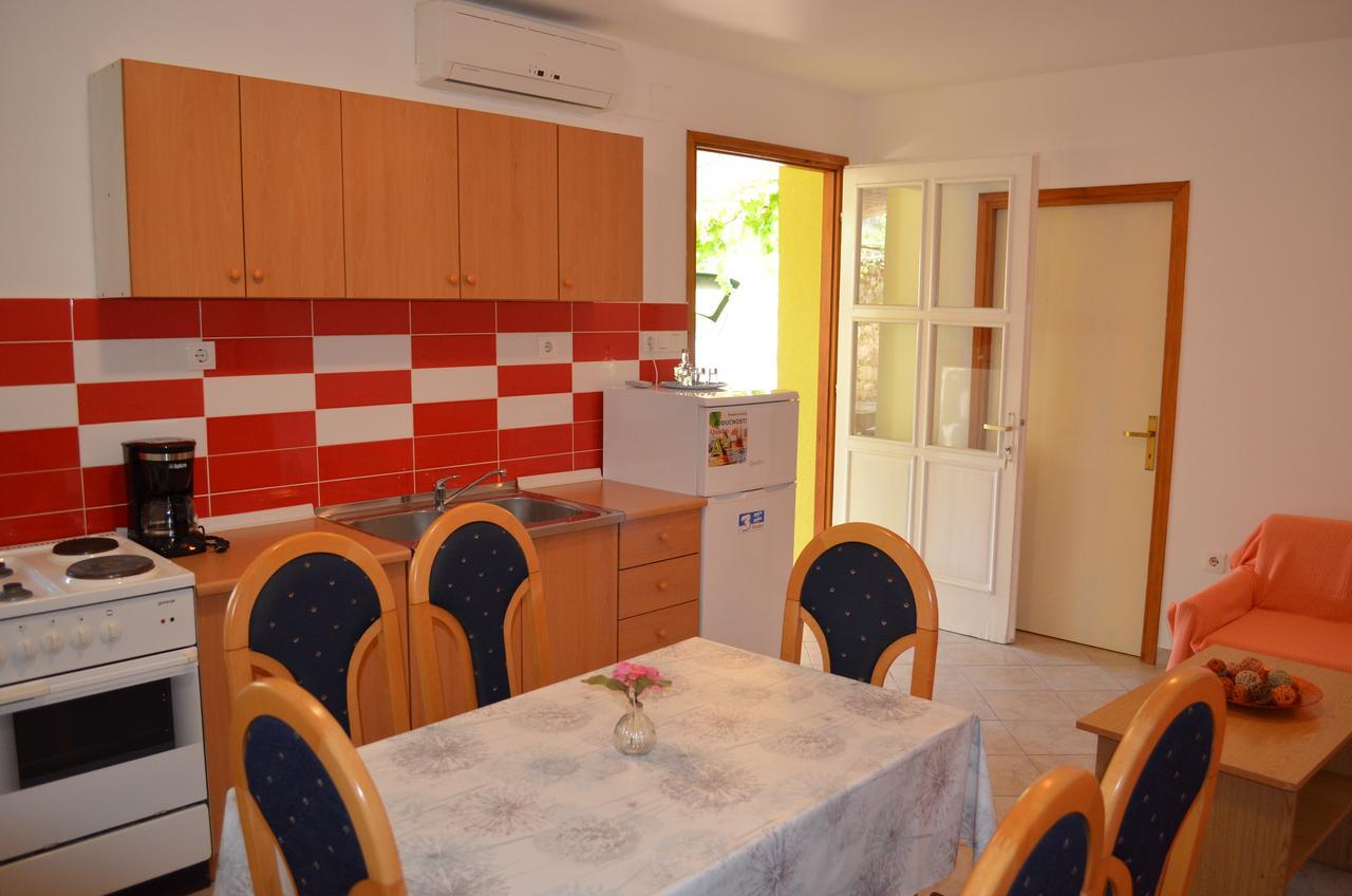 Draga Bašćanska Apartments Petar מראה חיצוני תמונה